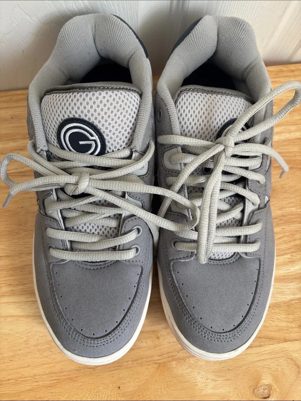 Emerica Grey Sueded Skate Sneakers with Navy Heel size 9.5 skateboard sk8 skater